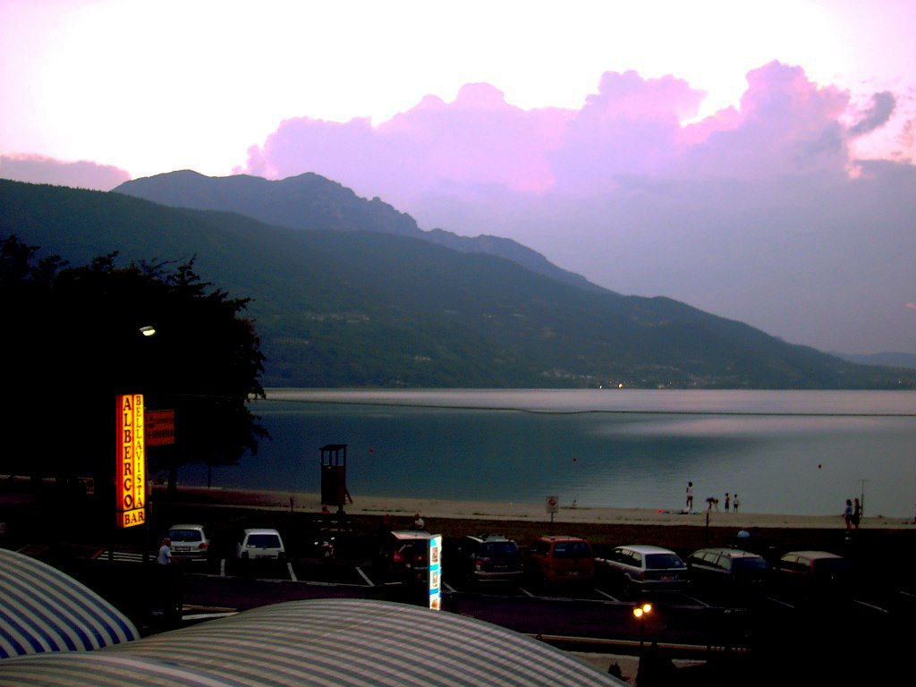 Lago di Caldonazzo (Tn) all'imbrunire by esse est reminisci (SAVE PANORAMIO)