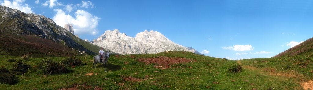 Cabalgando por la senda de Bulnes by Felipe Martinez