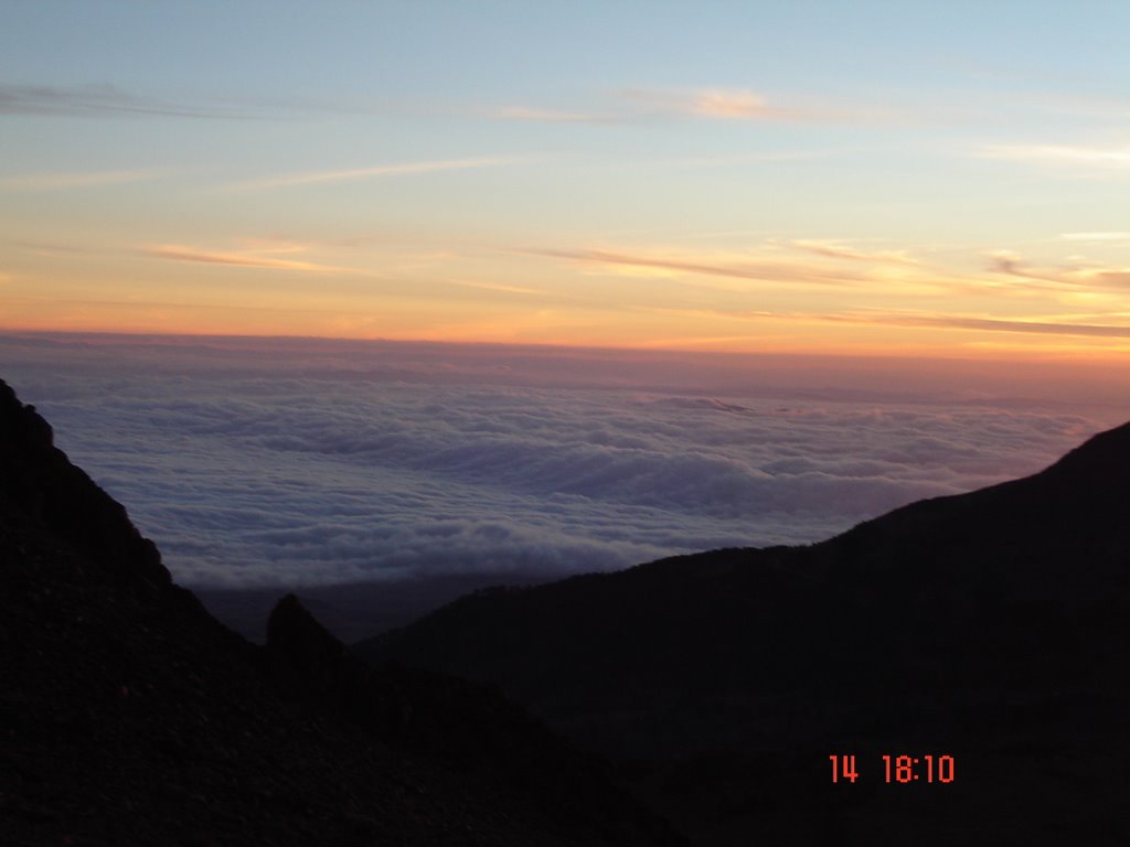 Atardecer desde El Pico de Orizaba by Arturo Parra