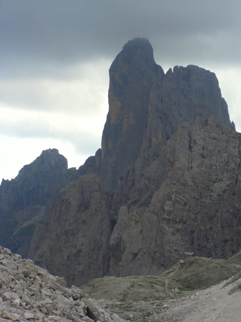 Sass maor e sotto il rifugio pradidali... by Braggion Andrea