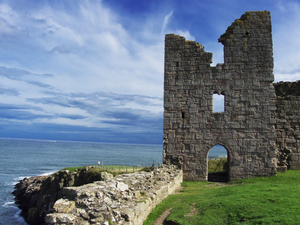 Dunstanburgh Castle 14 by coljay72