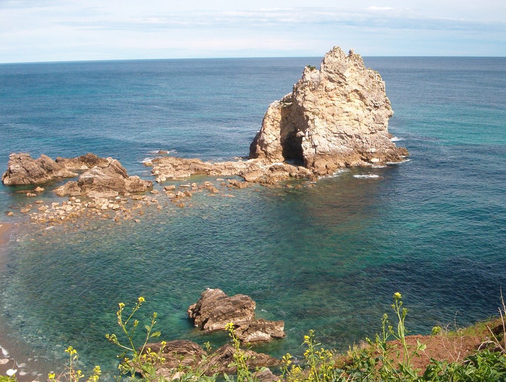 Playa de Castiellu (Pendueles) by Bertu