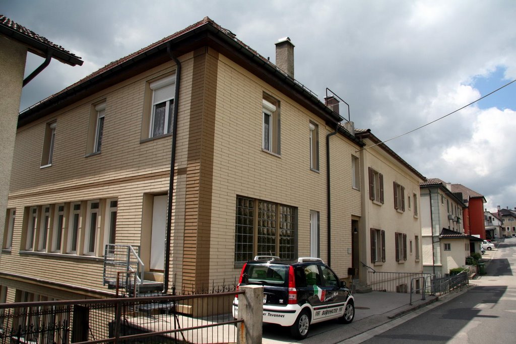 Wohnhaus an der Rue Albert Gobat by Samuel Fausch