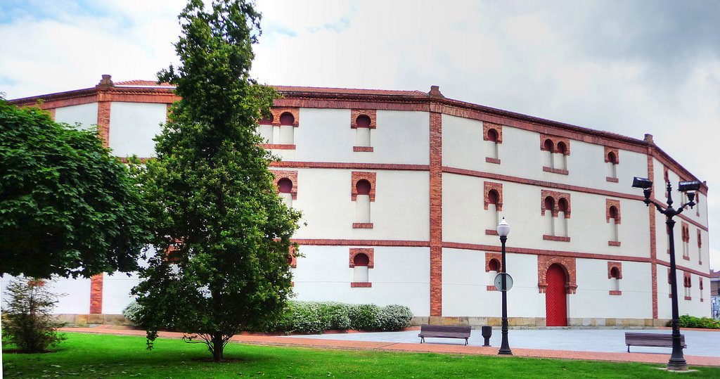 Plaza de toros de Gijón by EvaHerber