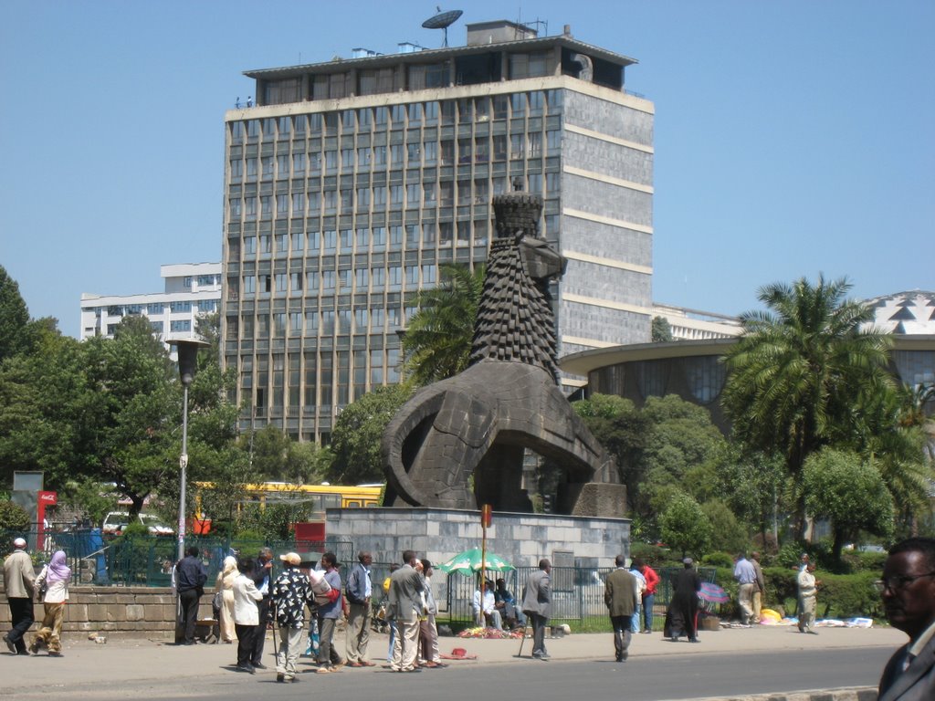 Lew w Addis Abebie / The lion in Addis Ababa by Amigos72