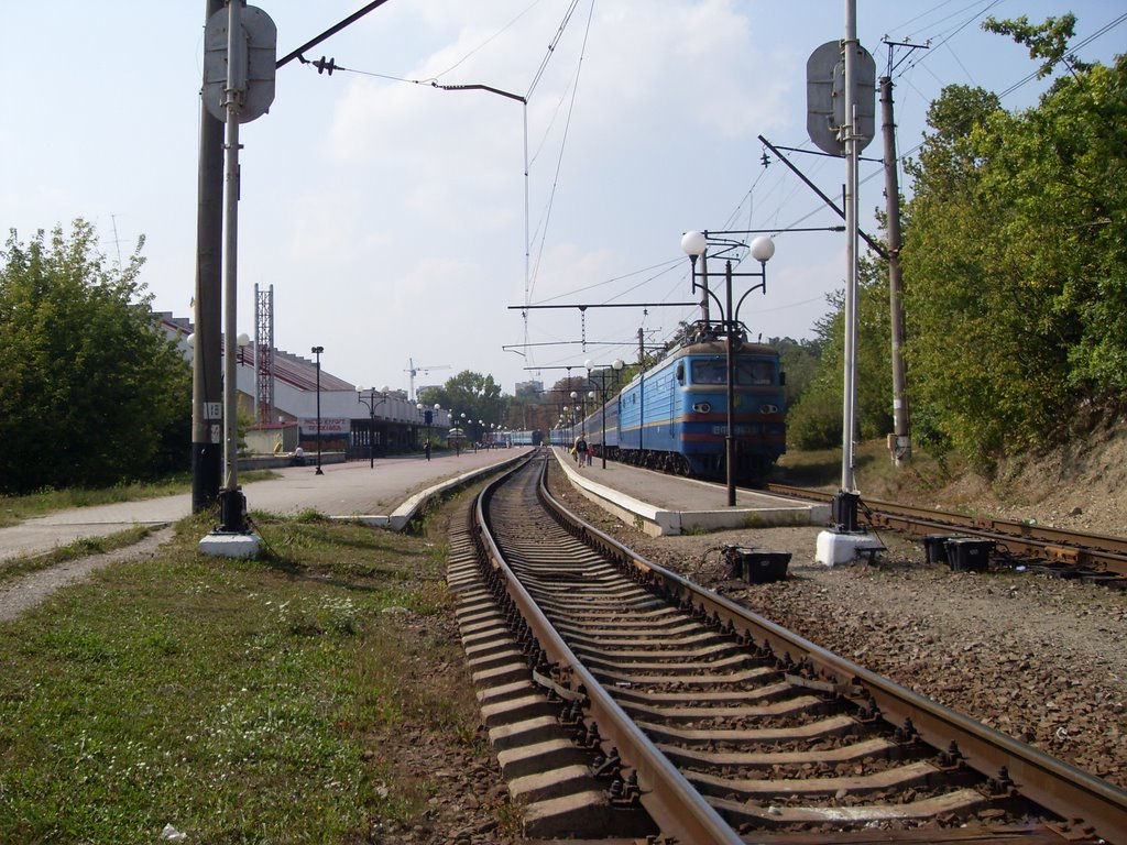 Ст.Трускавец (перон,вокзал) station Truskavec by tiburon8