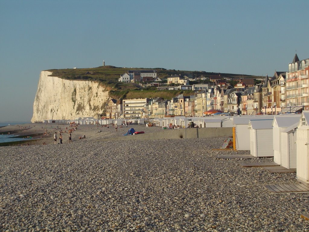 White cliffs of Le Tréport (2) by Javerburg