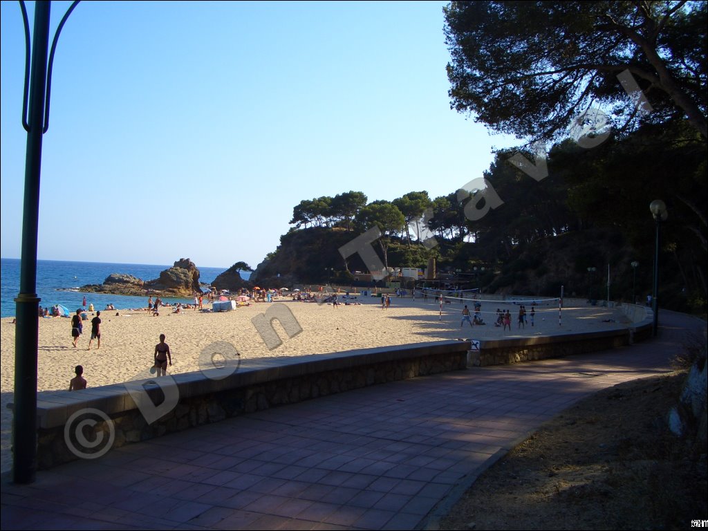 Playa de Fenals - Cala de Fenals - Platja de Fenals - Fenals Beach - Lloret de Mar - Costa Brava by Don-Travel.com