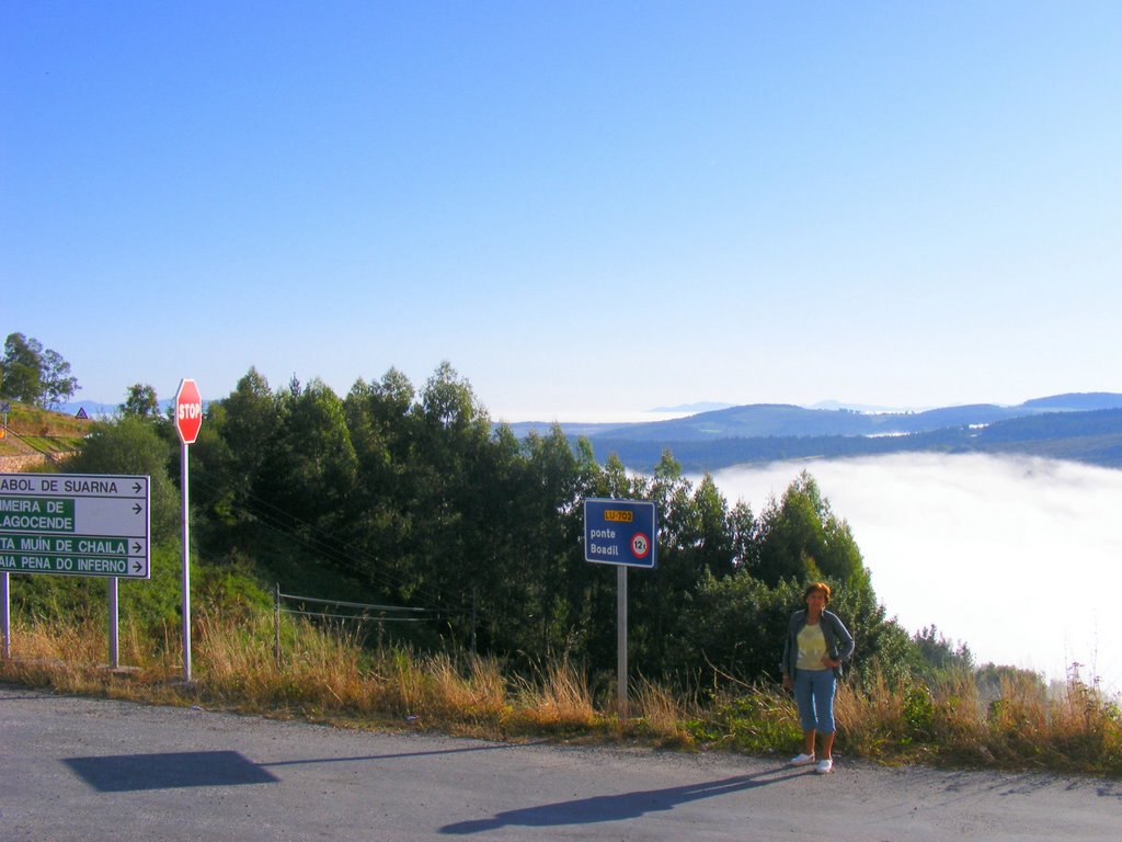 Niebla en la salida a Pena do Inferno, LU 721, desde A Fonsagrada, Lugo. by hilberg