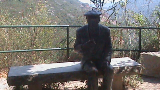 Sant Miquel del Fai escultura Josep Pla by manueldo