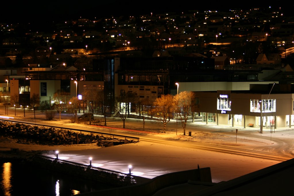 Ulsteinvik by night by Tom Hol