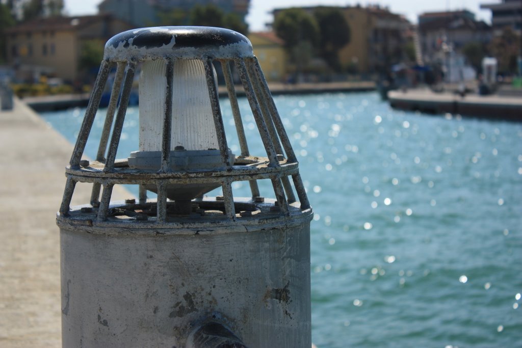 Faro sul Porto Canale by Fraezn