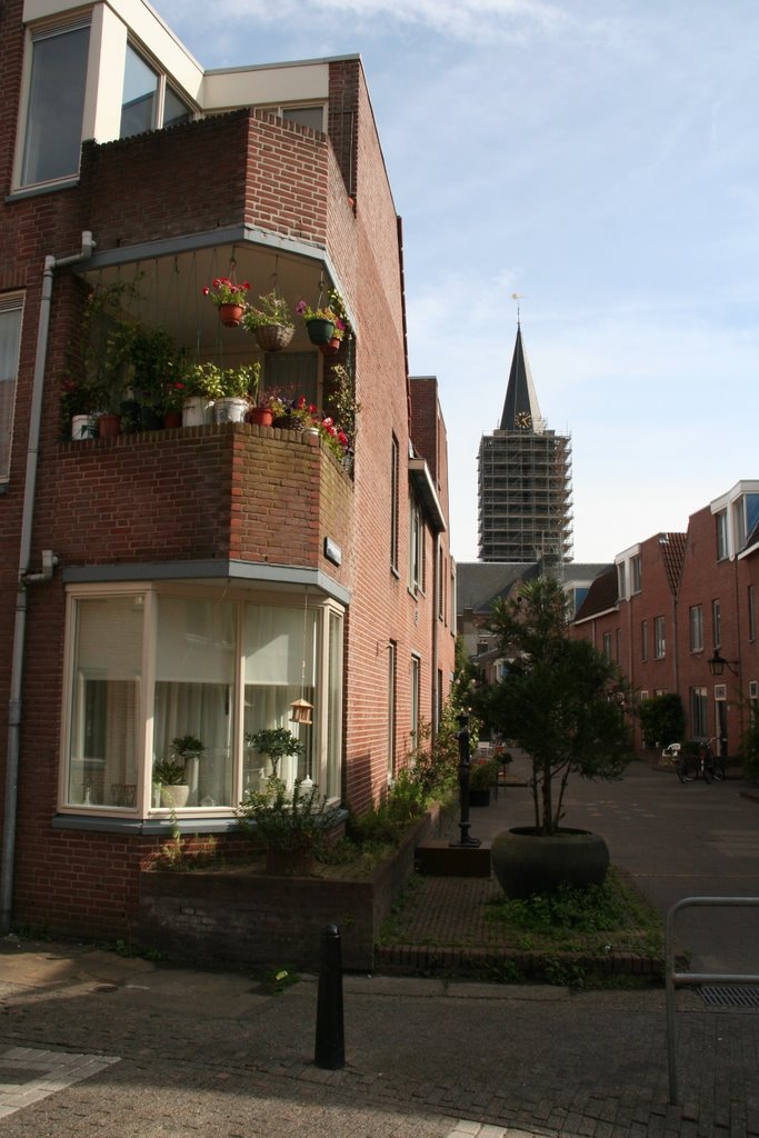 Jan Meijenstraat met de Jacobikerktoren in de steigers by Carl030nl