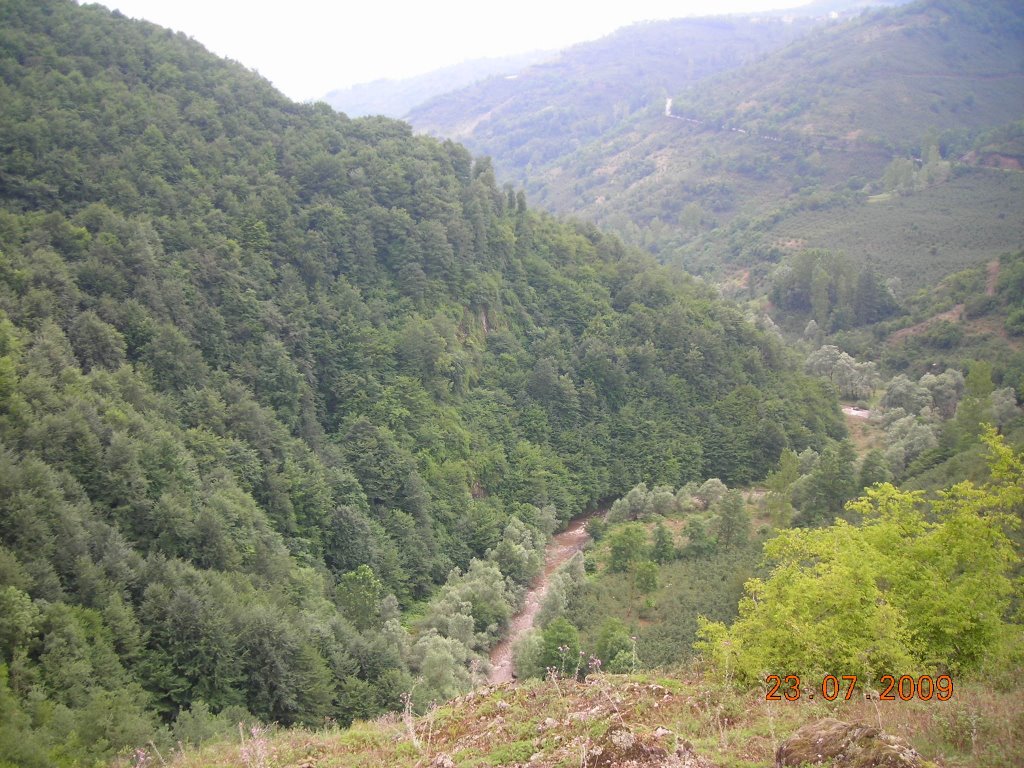 Kayaboynunun Tepe'den Abustul by Yakup OFLAR