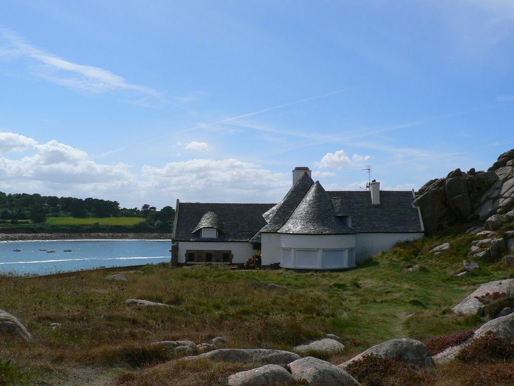 Maison et Rocher by Jean-claude Vincent