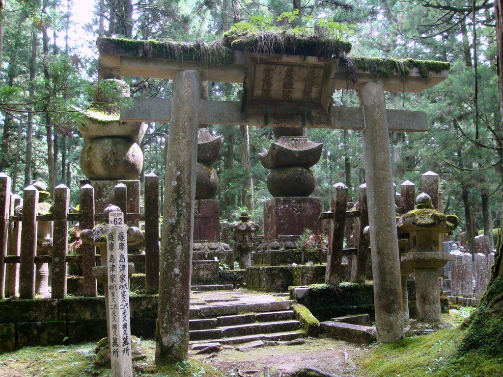 Okunoin cemetery by annam973