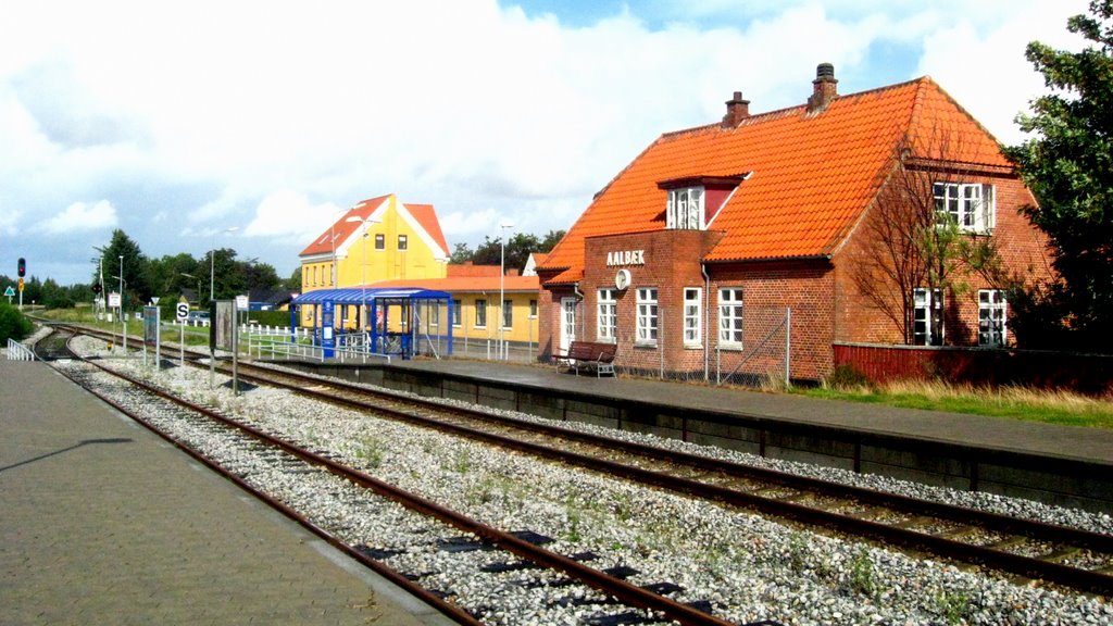 Aalbæk Station by Tomasz Sienicki / tsca