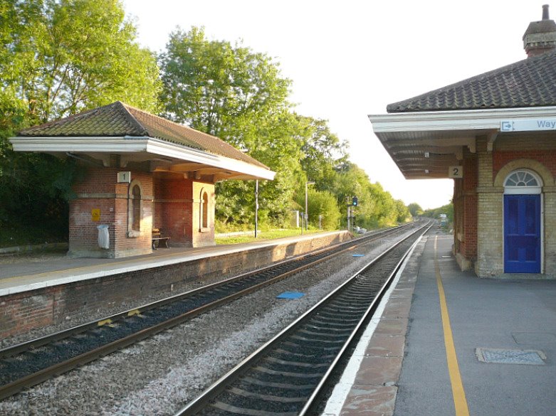 Platform at Mortimer Station by fencer_js@yahoo.com