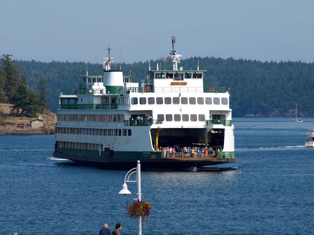 Ferry from Anacortes by Jeff Pranger