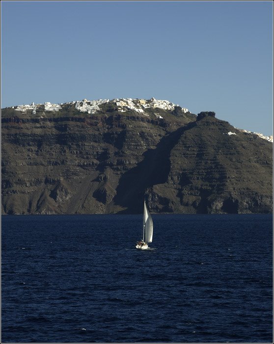 Santorin, the arrival by Olivier Mondet