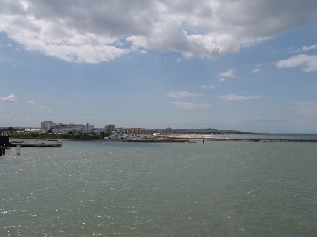 Calais - Beachfront by Wieland Kleinert