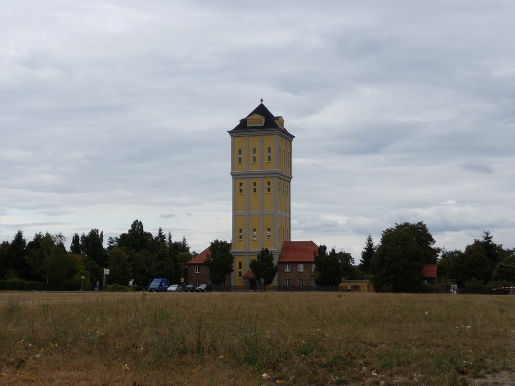 Wasserturm im neuen Anstrich by goldmund