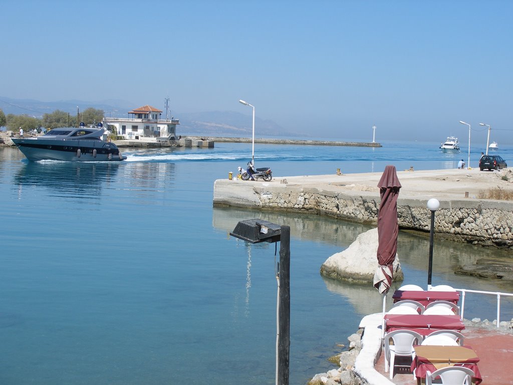 Korinthos canal by zoikara