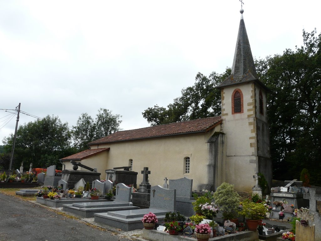 L'église de Villemur, Département Hautes-Pyrénées, France by David Jimmink