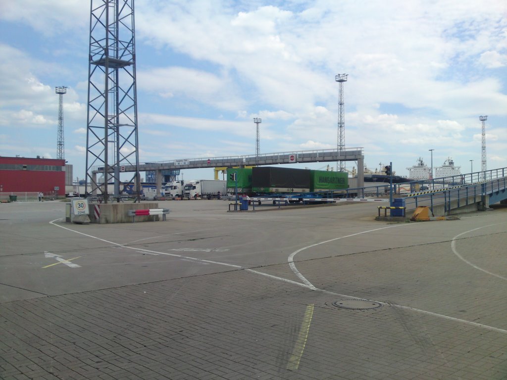 Rostock - Fährhafen by Wieland Kleinert