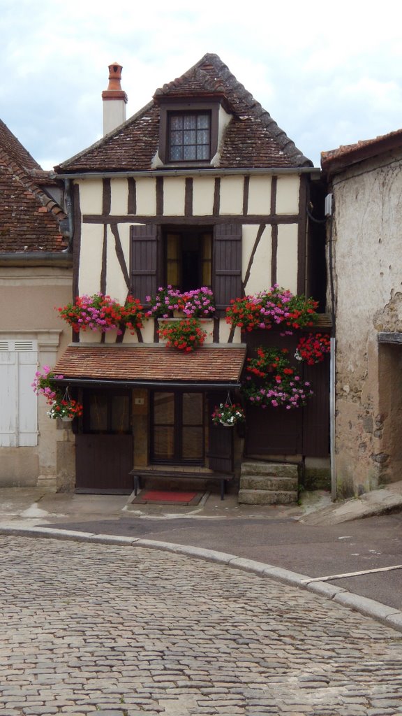 Semur en Auxois by Isaie D