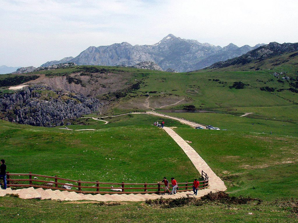 Lagos de Enol y la Ercina, Cangas de Onis, Asturias by Antonio Alba