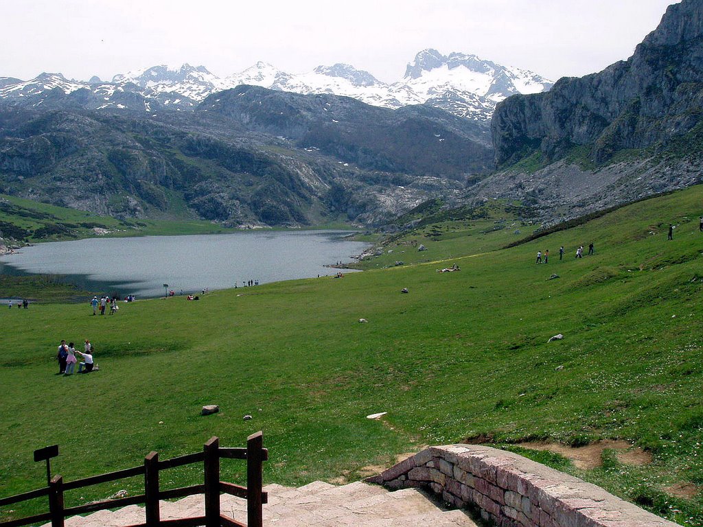 Lagos de Enol y la Ercina, Cangas de Onis, Asturias by Antonio Alba