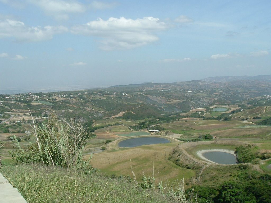 Desde la lomas de Cubiro by RAMON A. GARCIA