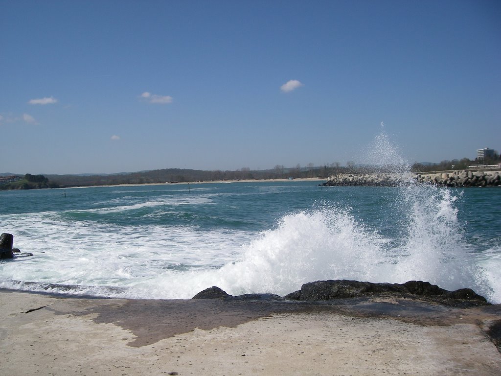 Kiten. Black sea waves by willy878