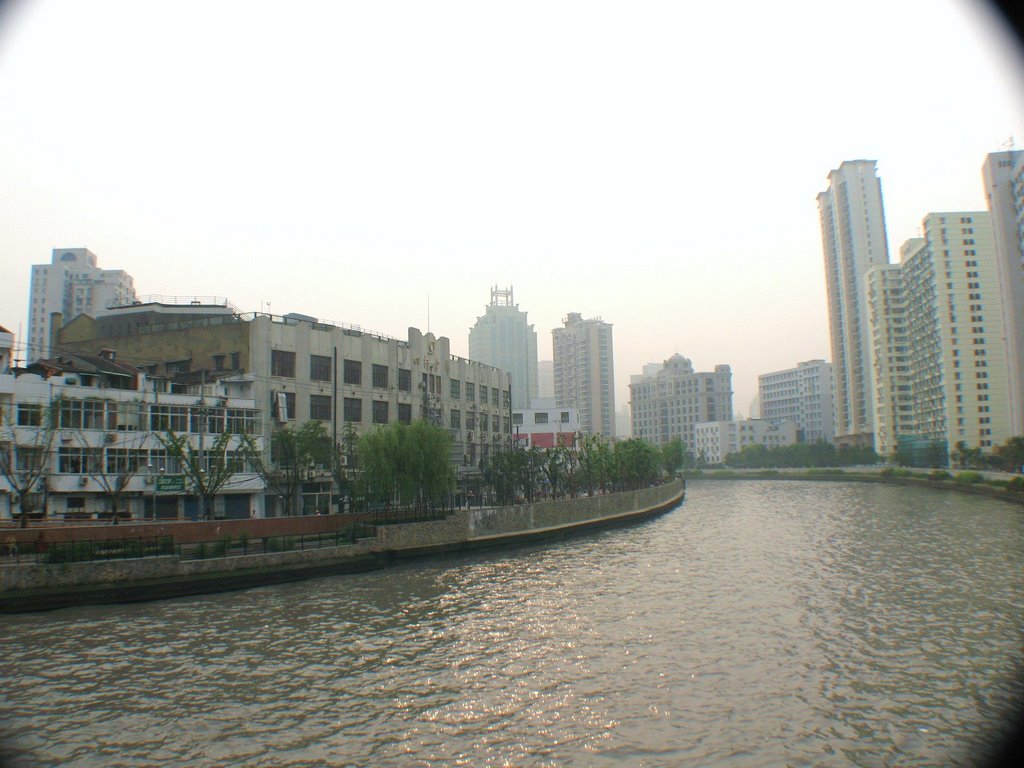 Zhabei, Shanghai, China by 竹金