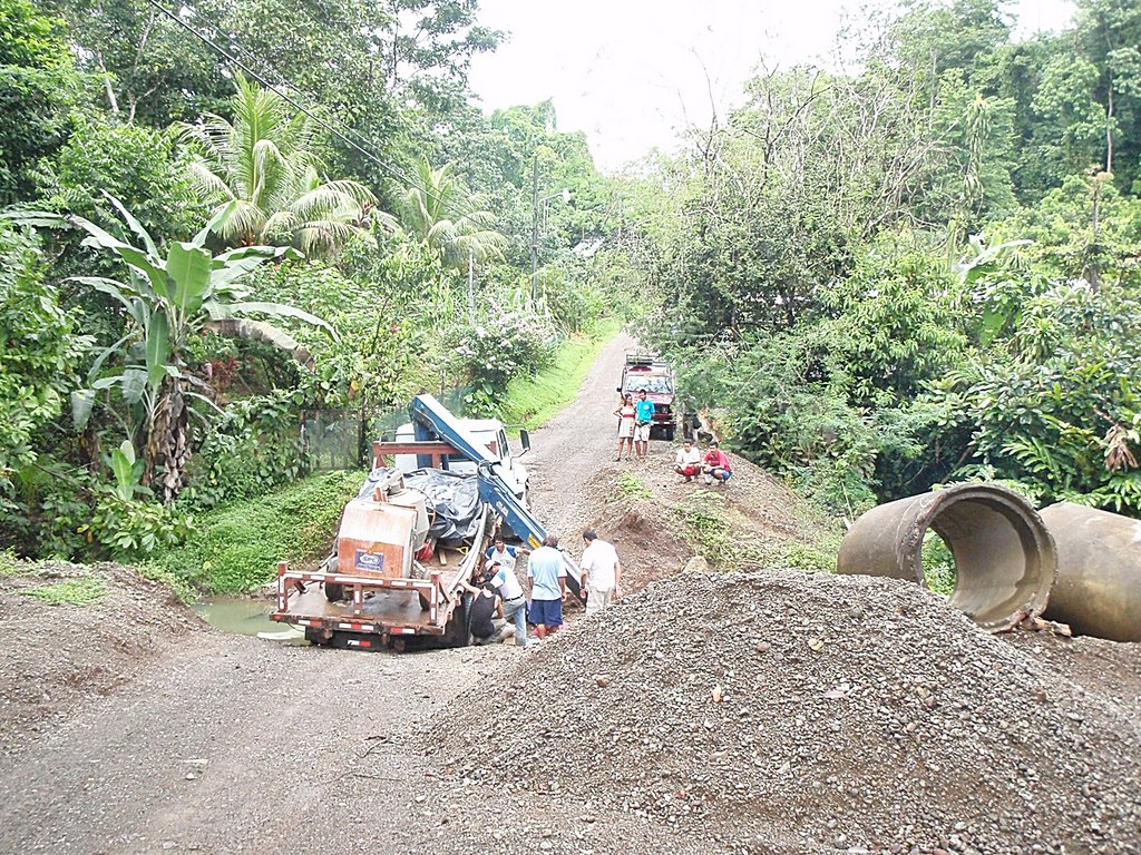 SE ATASCO EL CAMION-LLEGANDO A BAHIA DRAKE -OSA CORCOVADO by Yamil Herrera A