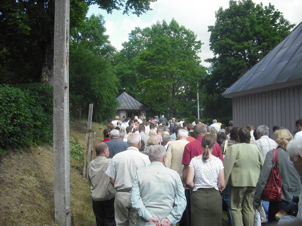 Pilgrims in Žemaičių Kalvarija, Samogitia, Lithuania (リトアニア), European Union (欧州連合). July 5th, 2009. by Tomaskla