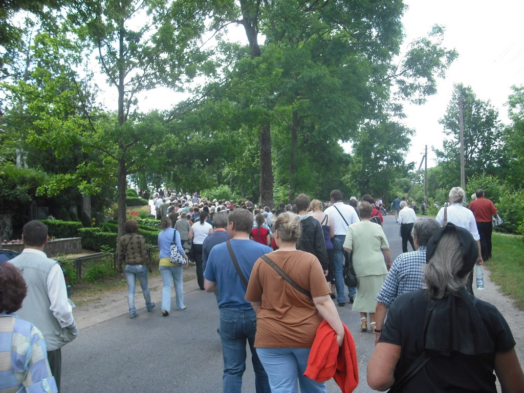 Pilgrims in Žemaičių Kalvarija, Samogitia, Lithuania (リトアニア), European Union (欧州連合). July 5th, 2009. by Tomaskla