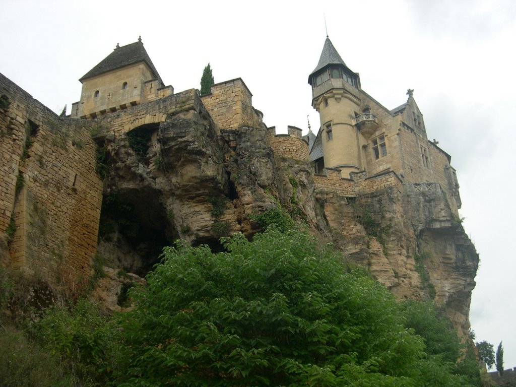 Montfort - le château sur son éperon by Keindrech