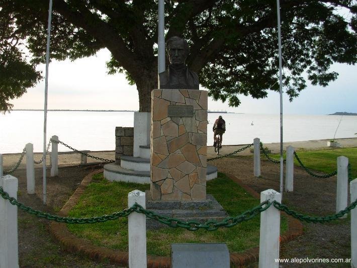 Nueva Palmira - Monumento Artigas ( www.alepolvorines.com.ar ) by alepolvorines