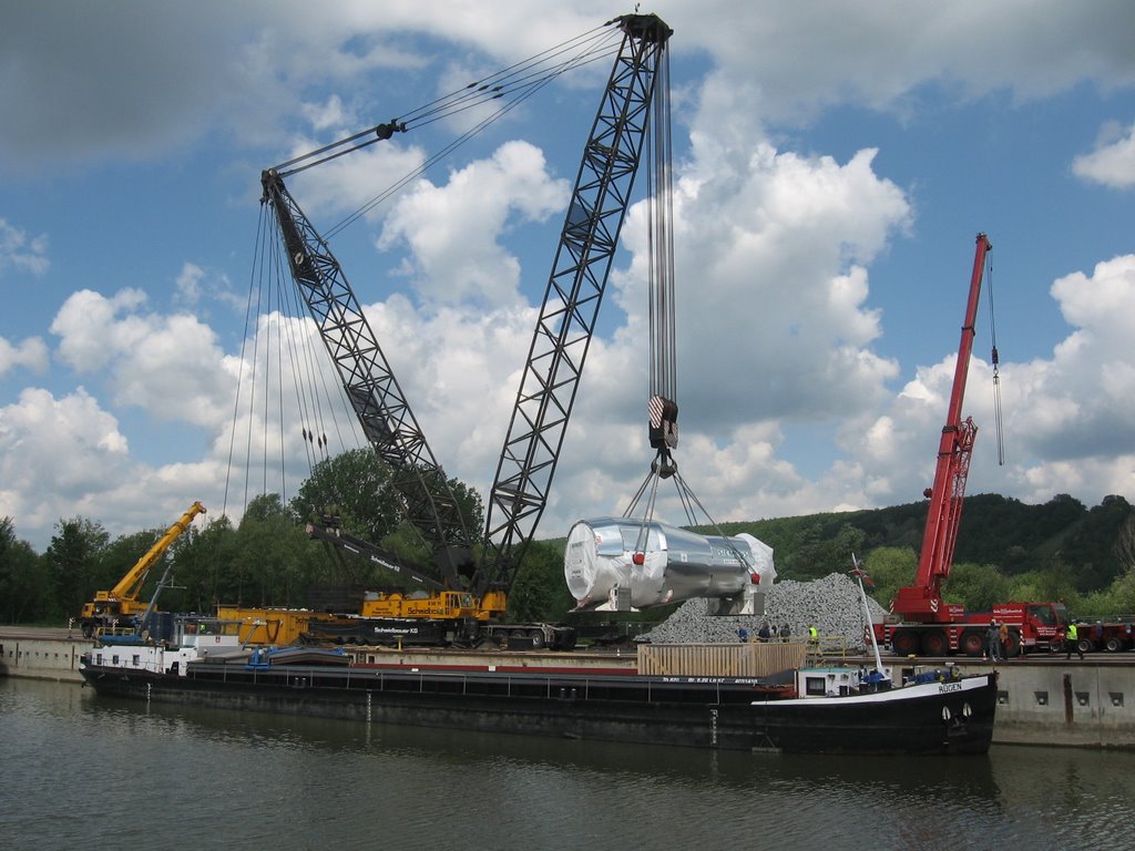 Siemens Energy - Habour Kelheim Mai '07 / The Largest Gasturbine of the World loading from Ship on Truck by Karsten Dietze