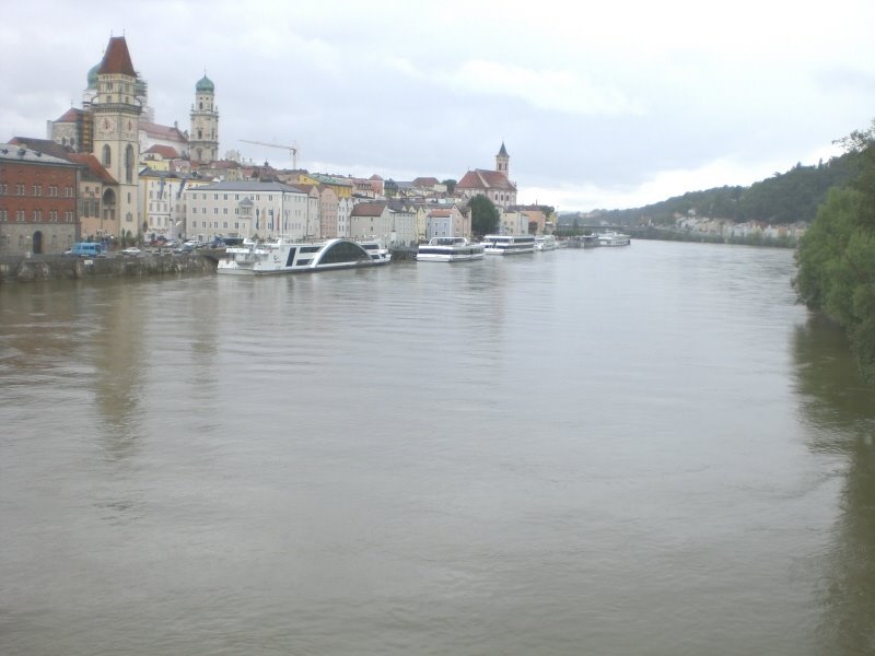 Blick von der Donaubrücke by in4879