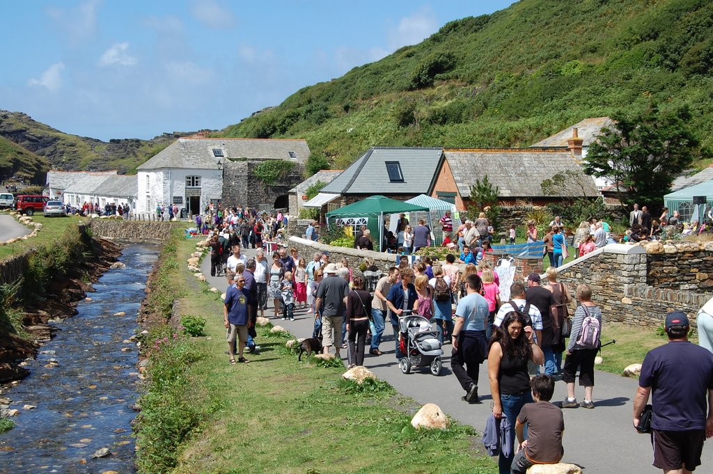 Boscastle-road to the harbour by undyphil