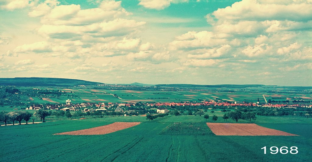 Blick von Raststätte Wetterau auf Ober-Mörlen, am Horizont der Dünsberg, Frühjahr 1968 by HAJORA