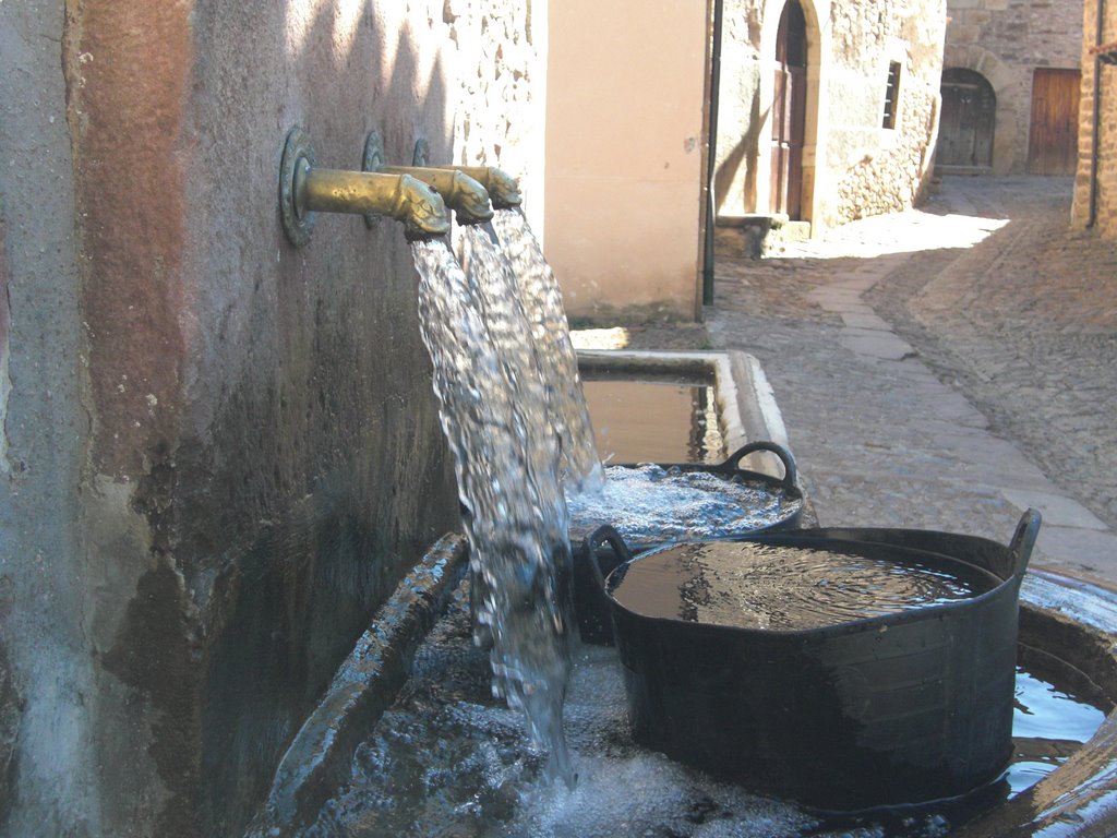 Fuente del pueblo by felix g casero