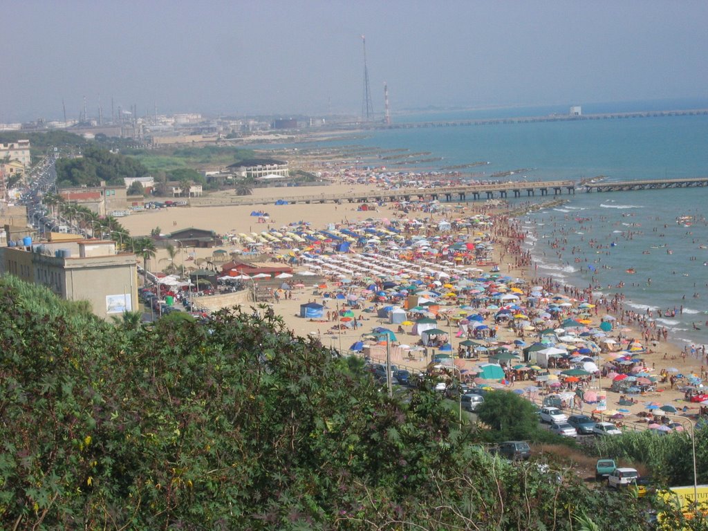 Spiaggia a ferragosto by nunciafazzuchiu