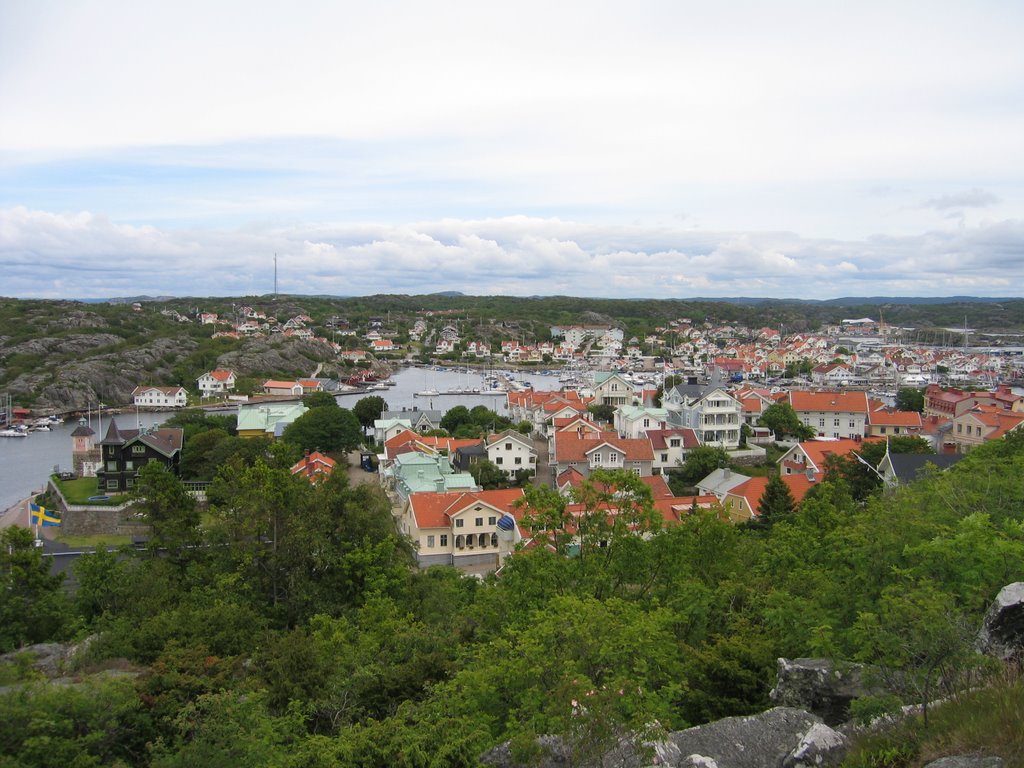 Vy över Marstrand by Stig Halldin