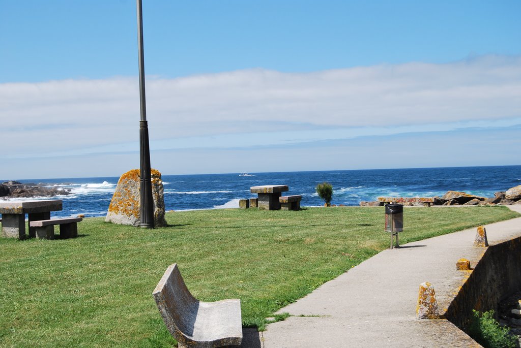 Mirando al mar by Rosaflor G.