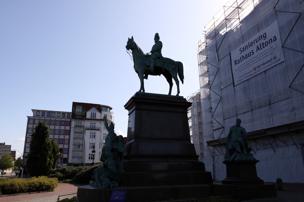 Hamburg Altona, Platz der Republik by Last Wave