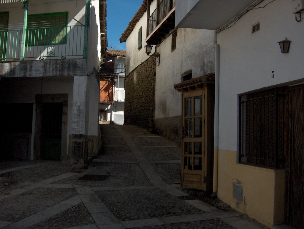 Callejuela by Eugenio Barragán